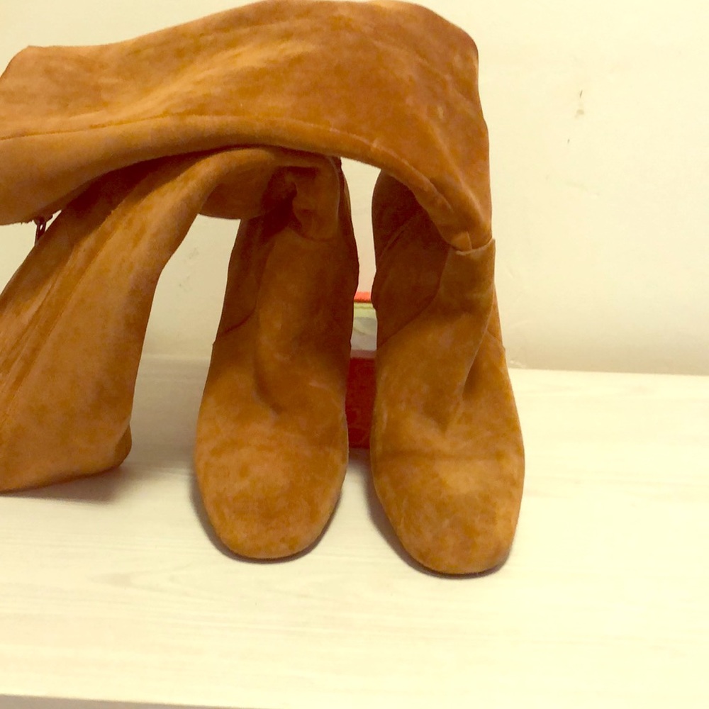 Banana Republic brown suede boots👢